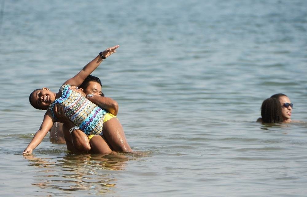 Paulo Roberto da Silva Gomes com a filha Emilly Melo.