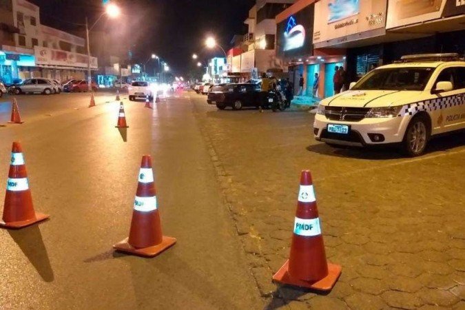 Policiais recuperam dois carros roubados - (crédito: Divulgação/ PMDF) Policiais recuperam dois carros roubados - (crédito: Divulgação/ PMDF)