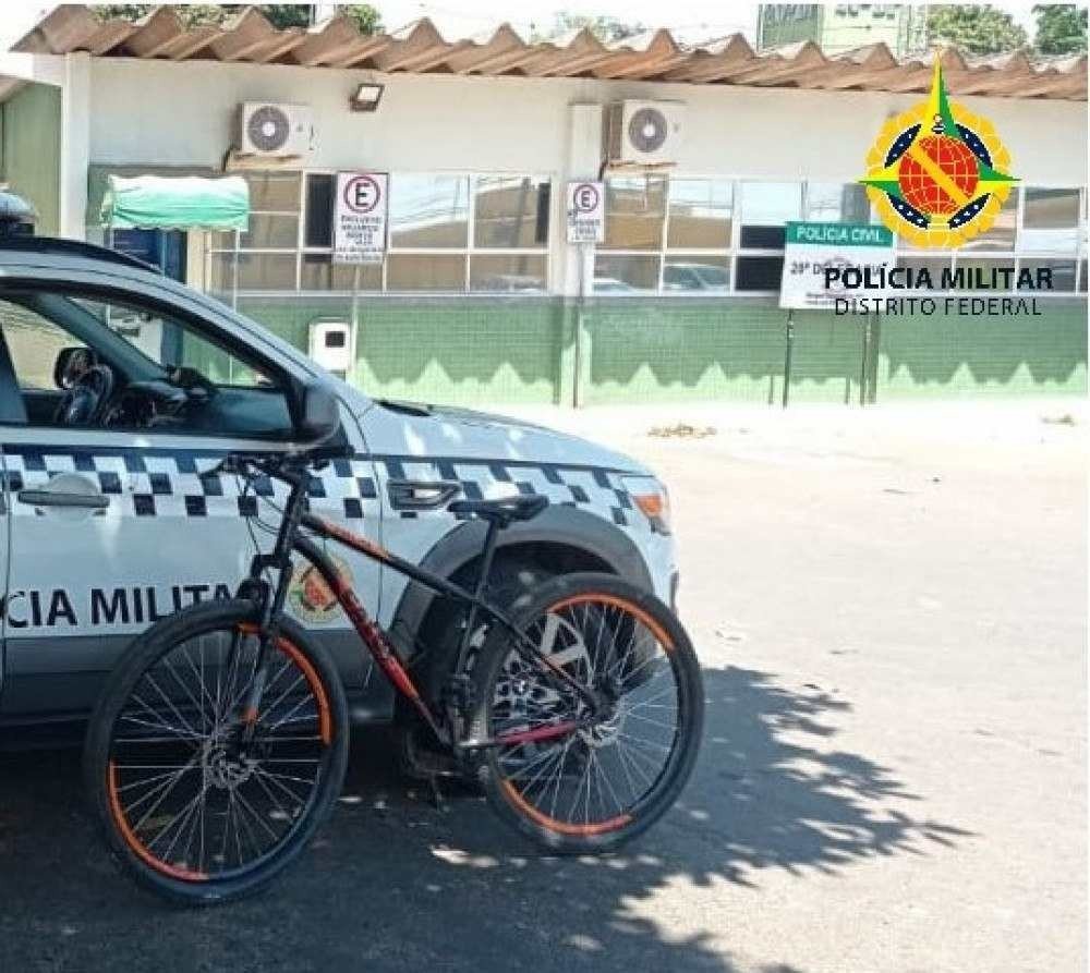 Homem é preso após derrubar mulher e roubar bicicleta no Gama Leste