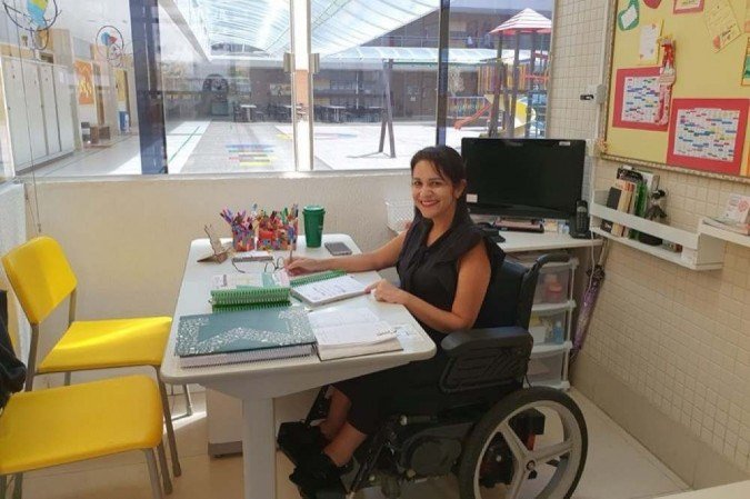 Viviane Peres trabalha em um colégio há 10 anos. Ela se sente respeitada por todos