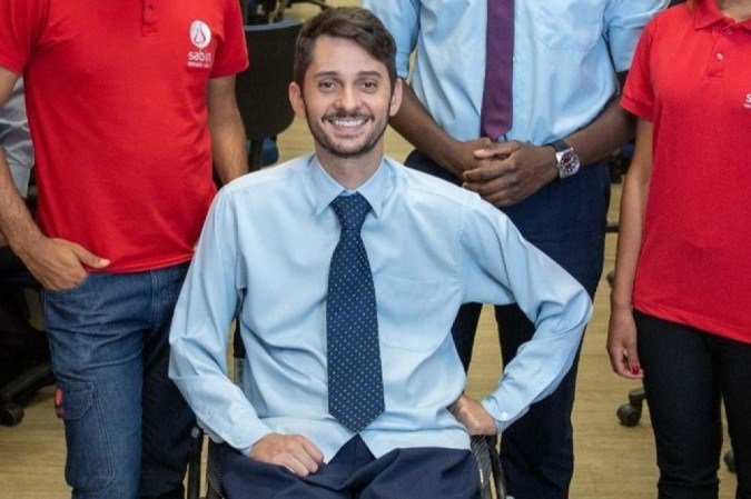 "No meu trabalho, estou na lua.Tudo é adaptado e consigo ir para qualquer lugar.A partir do momento que eu saio ali na calçada,acabou"