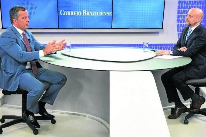 Secretário André Clemente conversou com o jornalista Vicente Nunes sobre a inflação no DF - (crédito: Ed Alves/CB/D.A Press) Secretário André Clemente conversou com o jornalista Vicente Nunes sobre a inflação no DF - (crédito: Ed Alves/CB/D.A Press)