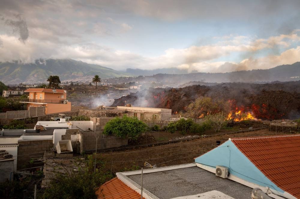 Mais de 6.000 pessoas foram removidas por erupção de vulcão nas Canárias