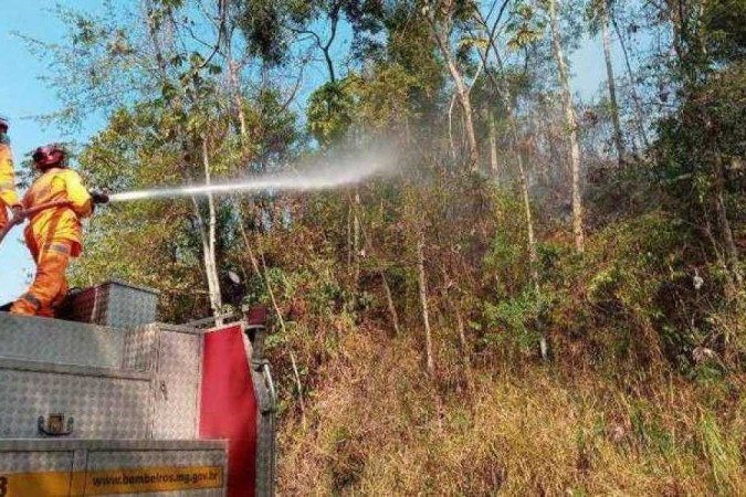 Homem de 73 anos morreu ao tentar apagar o fogo que atingia a residência -  (crédito:  Corpo de Bombeiros/Divulgação)
