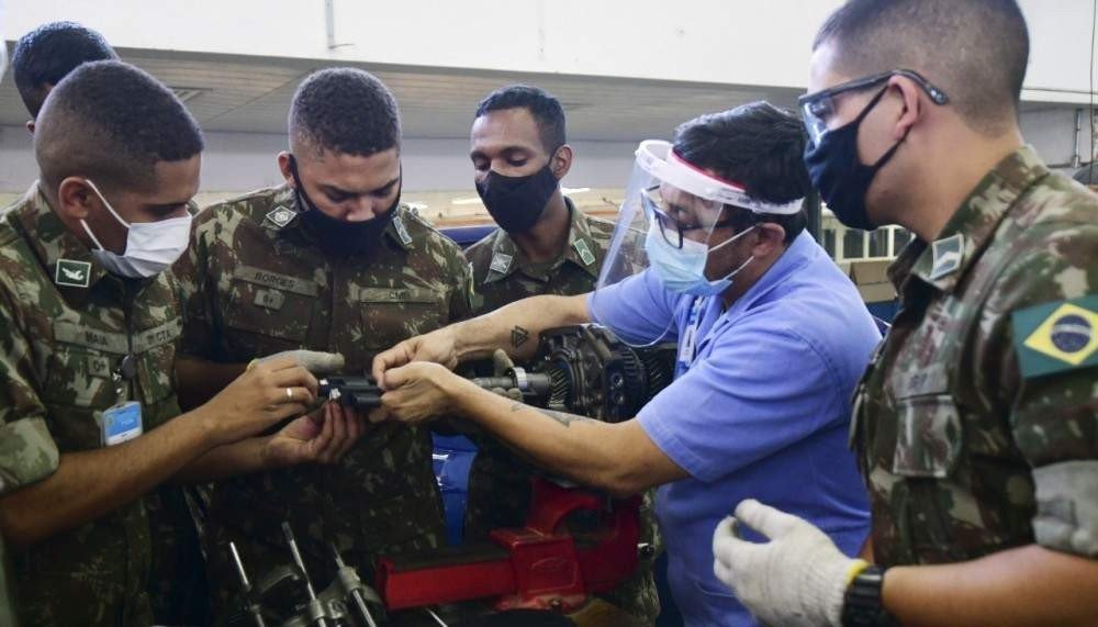 Jovens fazem cursos de capacitação através do Projeto Soldado-Cidadão