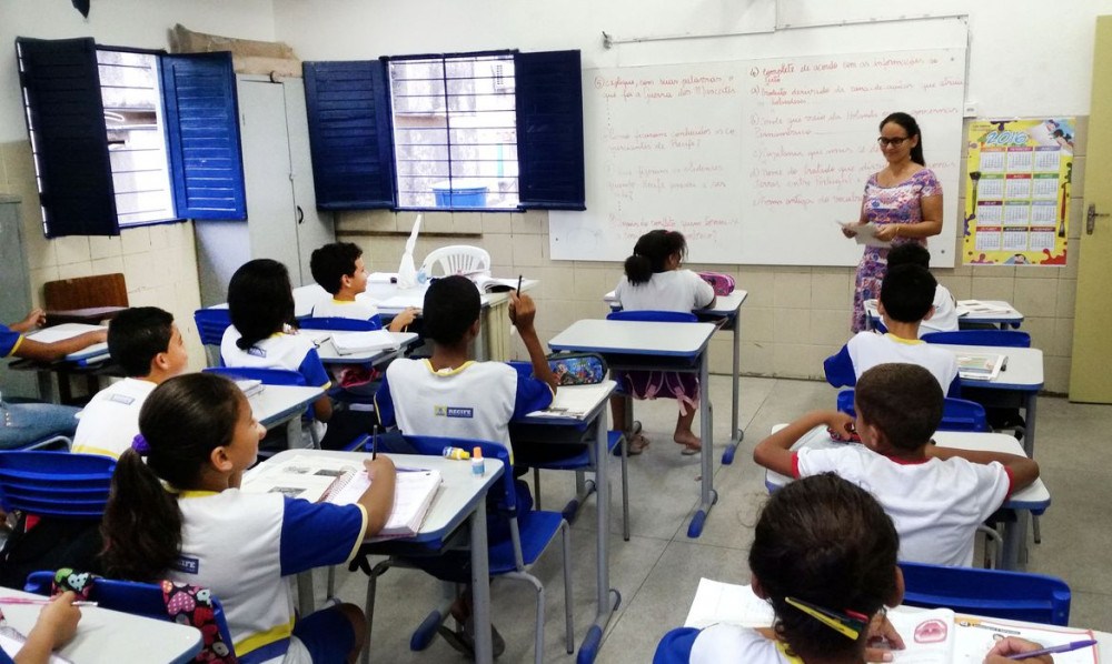 Mulheres são maioria entre professores de inglês na rede básica 