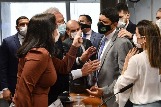 Simone Tebet (MDB-MS) enquadra o ministro Wagner Rosário, após ter sido chamada de 