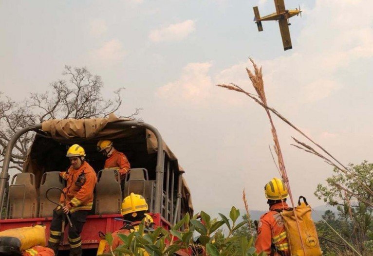 Equipe CBMDF combate incêndio do Parque Nacional da Chapada dos Veadeiros