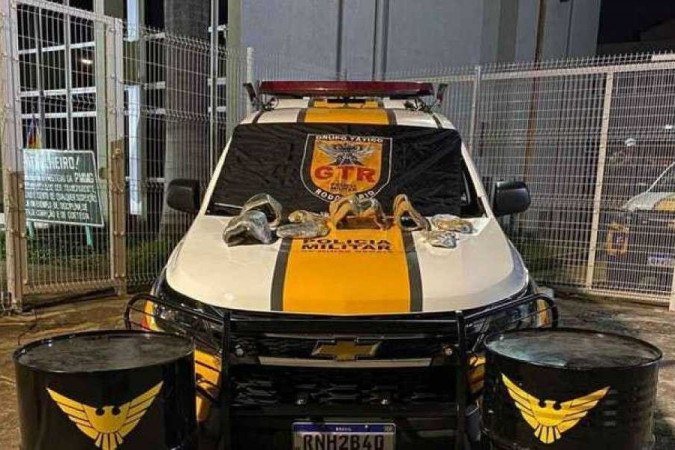 Drogas encontradas nas bagagens da dupla -  (crédito: PMRv/Divulgação)