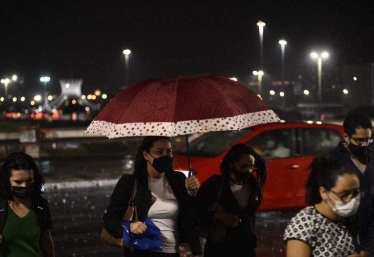 Separe o guarda-chuva! DF terá pancadas de chuva; umidade chega a 95%