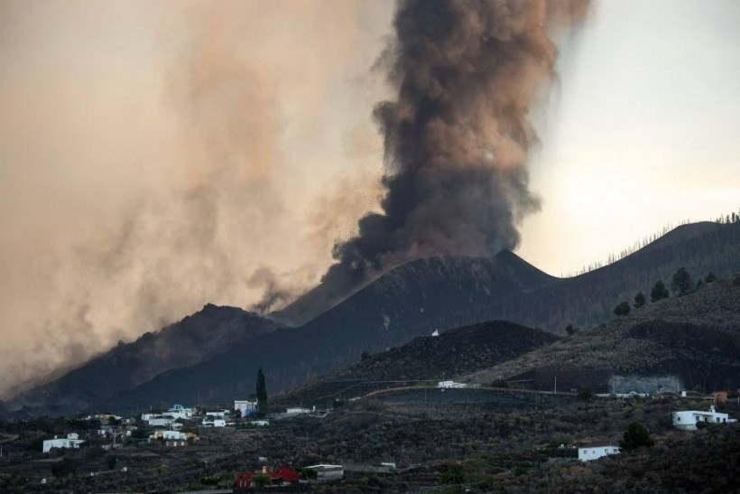 Aeroporto da ilha de La Palma fica paralisado por erupção vulcânica