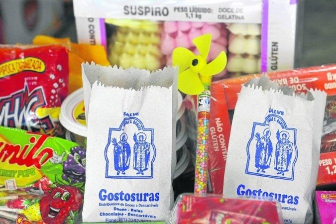 Saquinhos geralmente têm maria-mole, suspiros, quebra-queixos e pipocas. O dia 27 de setembro ficou no imaginário coletivo como data de distribuição desses itens - (crédito: Minervino Junior/CB/D.A Press) Saquinhos geralmente têm maria-mole, suspiros, quebra-queixos e pipocas. O dia 27 de setembro ficou no imaginário coletivo como data de distribuição desses itens - (crédito: Minervino Junior/CB/D.A Press)