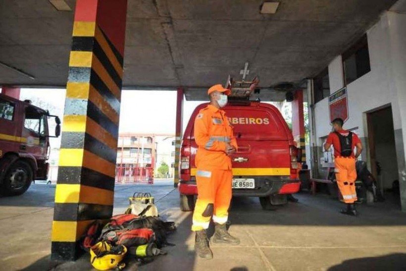 Bombeiros que combatem os incêndios florestais afirmam: 'Estamos cansados'