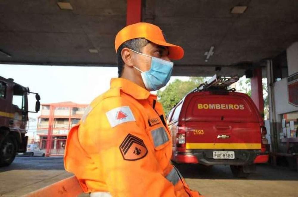 Sargento Anderson Pereira Rodrigues: "Tem situações de combate de 12 ou 24 horas ininterruptas. A gente faz uma oração e segue cansado, mas sabemos que no dia seguinte conseguiremos descansar" 
