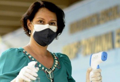 Maria Araújo, 57 anos, voltou a trabalhar em agosto em uma biblioteca da Asa Sul - (crédito: Carlos Vieira/CB/D.A Press) Maria Araújo, 57 anos, voltou a trabalhar em agosto em uma biblioteca da Asa Sul - (crédito: Carlos Vieira/CB/D.A Press)
