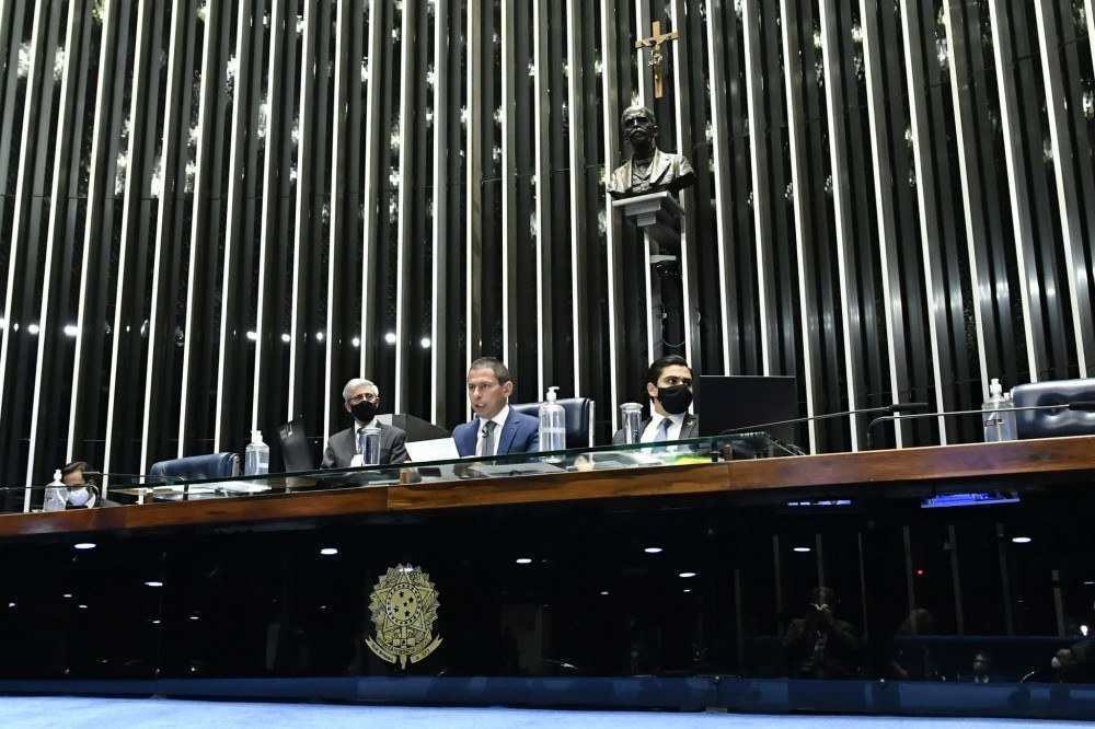 Senado aprova projeto que enfraquece Lei de Improbidade Administrativa 