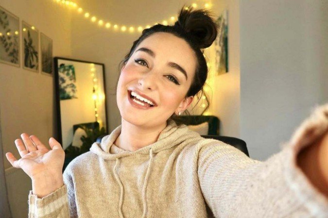 Mia Mackin usa o Youtube e o Instagram para conscientizar outros jovens sobre o acompanhamento da saúde e compartilhar experiências -  (crédito: Mia Mackin/Instagram/Reprodução)