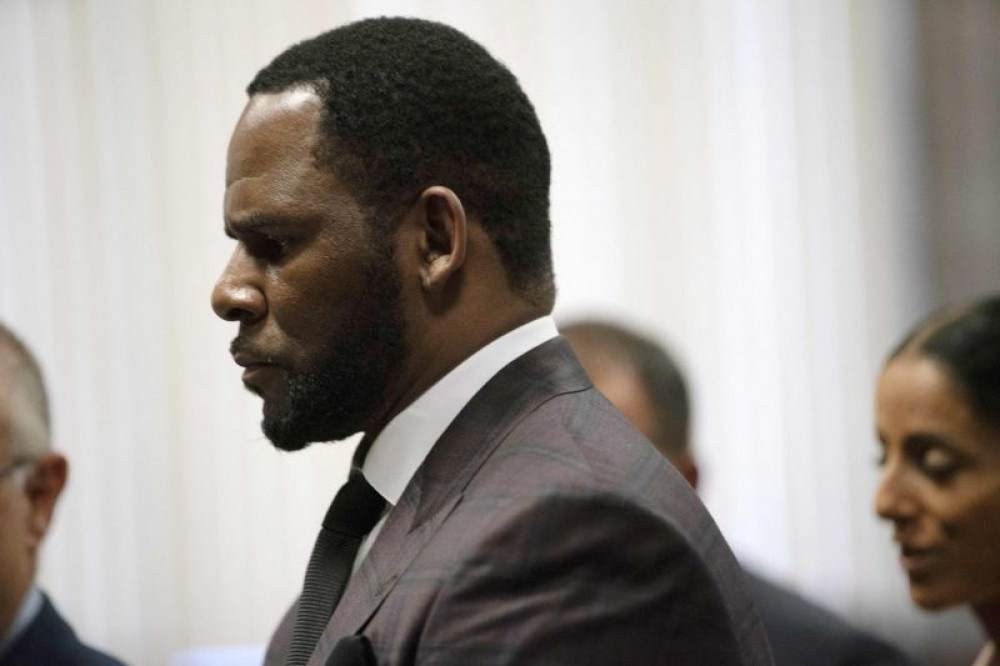 R. Kelly é condenado por tráfico sexual e pode ficar preso por décadas