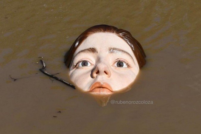 A peça tem 120 quilos e é feita de fibra de vidro -  (crédito: Reprodução/Instagram/@rubenorozcoloza)