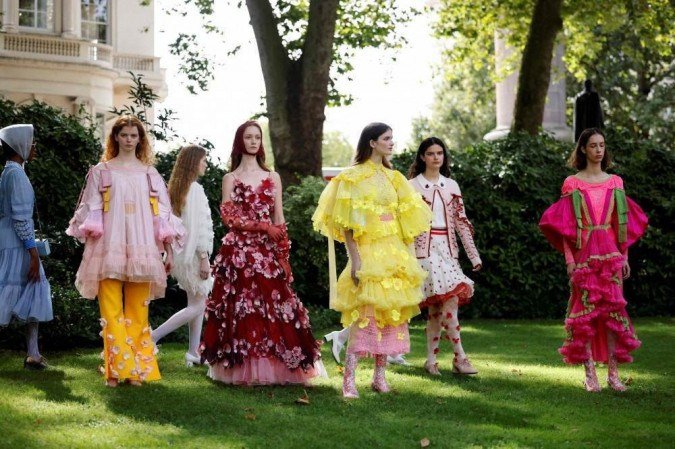 Cor, cor e mais cor também na semana de moda de Londres 