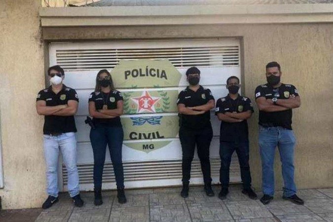 Equipe de policiais da delegacia de Buritizeiro tenta descobrir a motivação para o assassinato - (crédito: PCMG) Equipe de policiais da delegacia de Buritizeiro tenta descobrir a motivação para o assassinato - (crédito: PCMG)