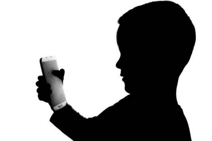 O inquérito sobre o garoto de 16 anos que matou o irmão mais novo por causa de um celular, em Buritizeiro, no Norte de Minas, concluiu que o crime foi cometido por motivo fútil, com emprego de asfixia (imagem ilustrativa) - (crédito: Pixabay) O inquérito sobre o garoto de 16 anos que matou o irmão mais novo por causa de um celular, em Buritizeiro, no Norte de Minas, concluiu que o crime foi cometido por motivo fútil, com emprego de asfixia (imagem ilustrativa) - (crédito: Pixabay)