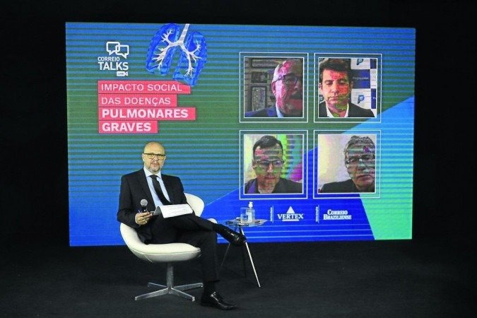 No debate, mediado pelo editor executivo do Correio, Vicente Nunes , participantes discutiram políticas públicas para reduzir danos aos pacientes -  (crédito: Marcelo Ferreira/CB/D.A Press)