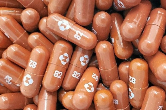 Covid-19: remédio para casos leves é liberado para venda em farmácia