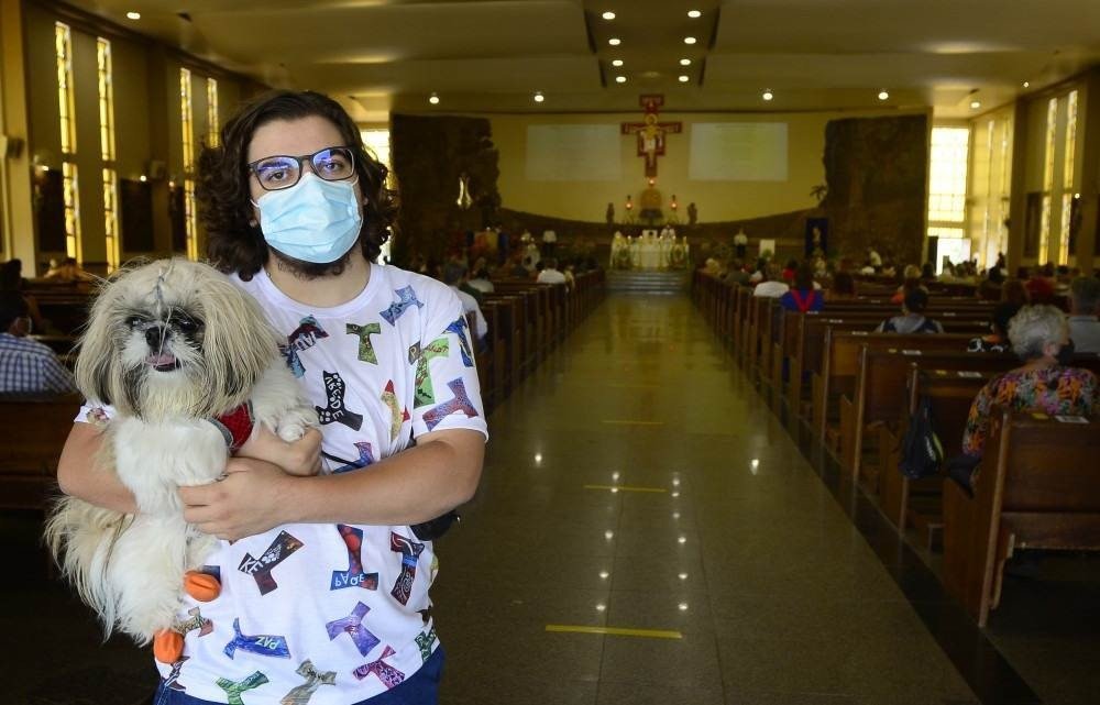 Religiosos vão ao Santuário de São Francisco celebram o dia do santo e abençoar os animais