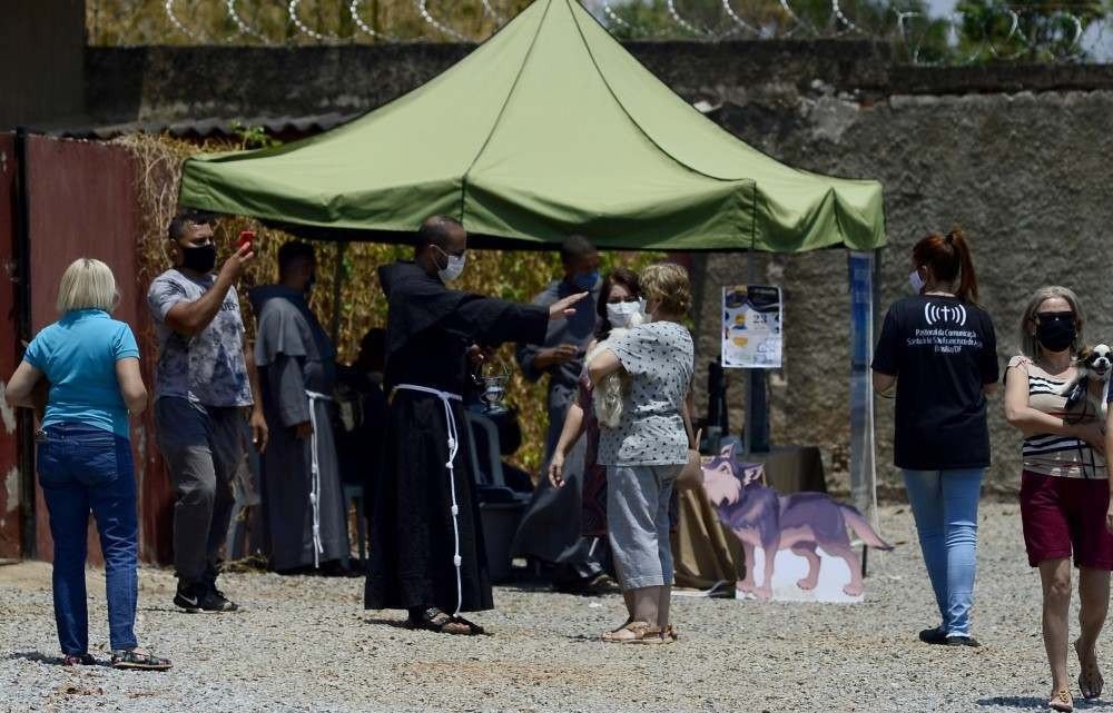 Religiosos vão ao Santuário de São Francisco celebram o dia do santo e abençoar os animais