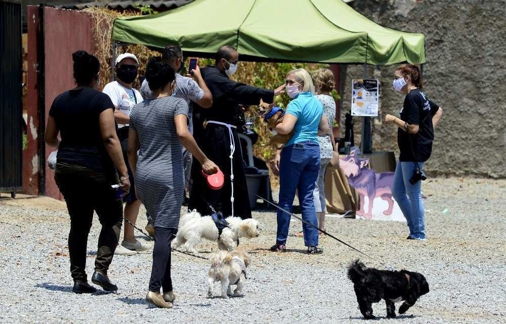 Religiosos vão ao Santuário de São Francisco celebram o dia do santo e abençoar os animais