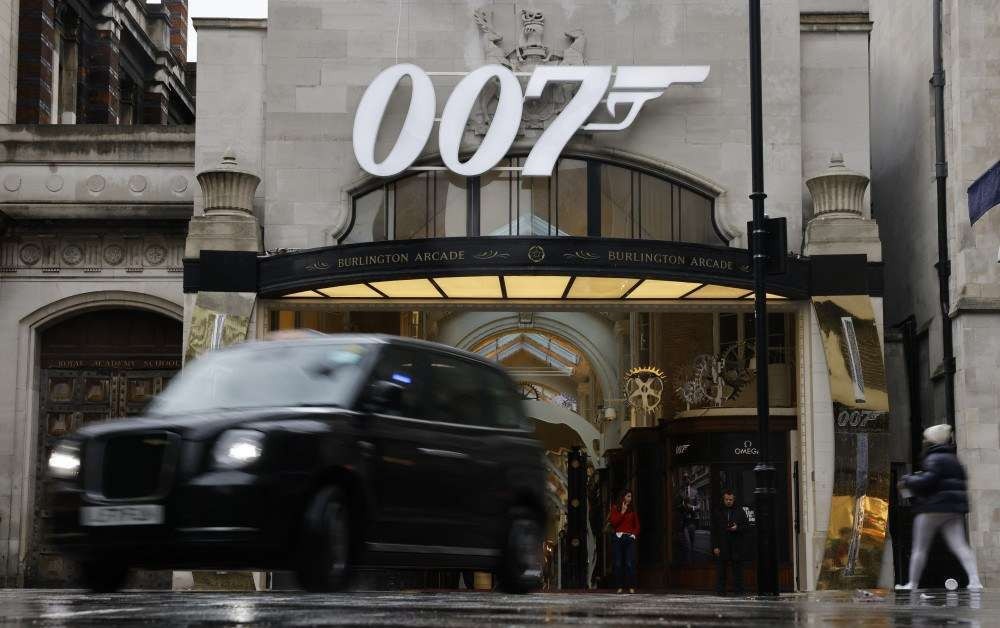 Novo filme de James Bond bate recorde de bilheteria da franquia