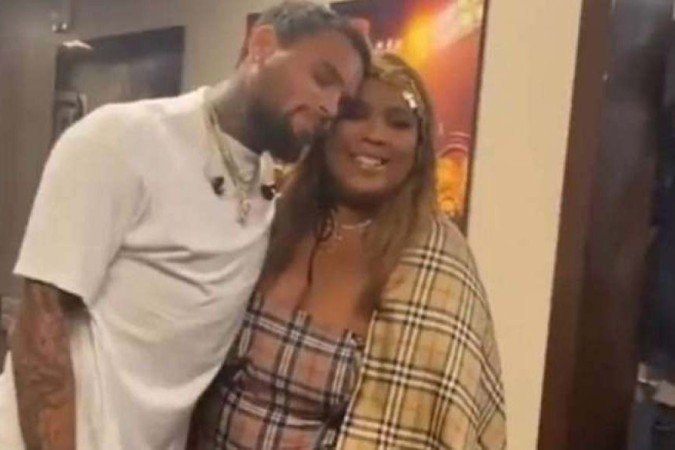 Lizzo e Chris Brown se encontram em Los Angeles -  (crédito: Reprodução/Twitter)