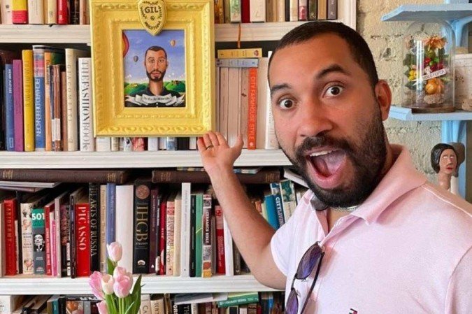 Famoso pelo bom-humor e pela irreverência, Gilberto frequentemente se posiciona sobre temas políticos. Na foto, ele celebra o centenário de Paulo Freire -  (crédito: Gil do Vigor/Twitter/Reprodução)