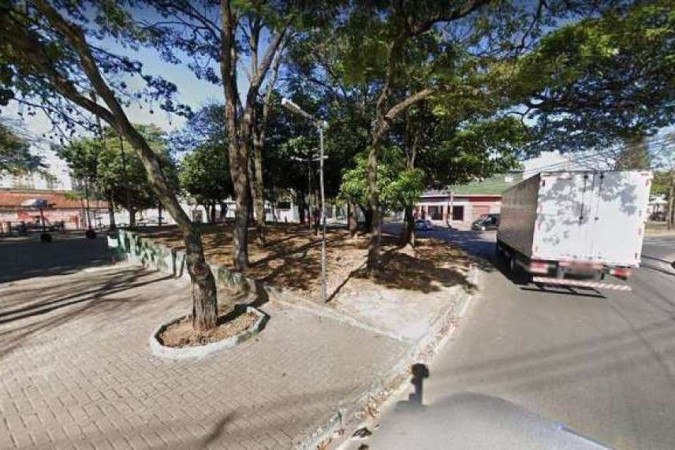 Motociclista tentou fugir da PM e acabou batendo na viatura na Praça Deputado José Raimundo, no Tirol, Região do Barreiro - (crédito: Google Street View) Motociclista tentou fugir da PM e acabou batendo na viatura na Praça Deputado José Raimundo, no Tirol, Região do Barreiro - (crédito: Google Street View)