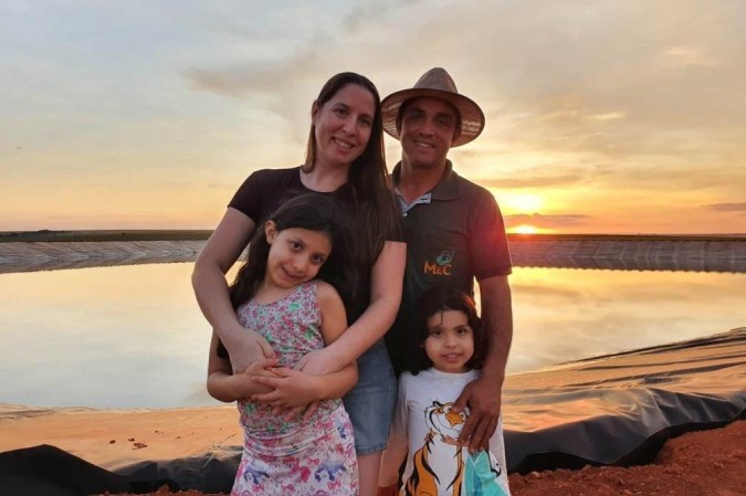 Por ser enfermeira, Luciani Côrtes soube orientar as filhas, Anna e Manuela, sobre os cuidados com o novo coronavírus: diversão em família e atividades lúdicas