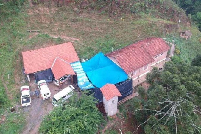 Sítio tinha sistema de videomonitoramento, com várias câmeras, antena rural para celular e janelas e portas com sensores de movimento