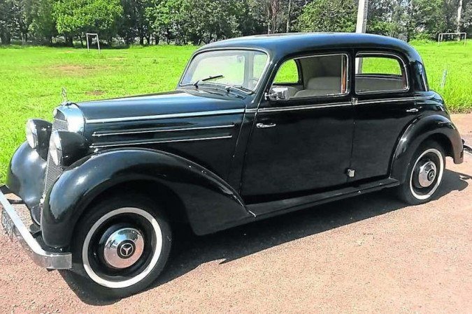 O Mercedes 170S 1951 é um dos carros colecionados pelo presidente do Veteran Car Brasília, Nelisson Hoewell