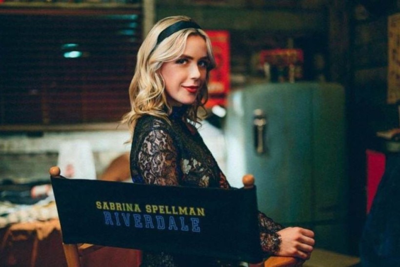 'Riverdale' terá Kiernan Shipka como bruxa de 'O mundo sombrio de Sabrina'