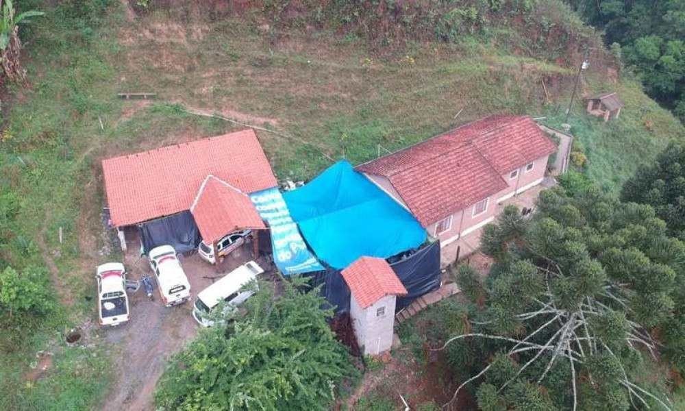 S&iacute;tio tinha sistema de videomonitoramento, com v&aacute;rias c&acirc;meras, antena rural para celular e janelas e portas com sensores de movimento