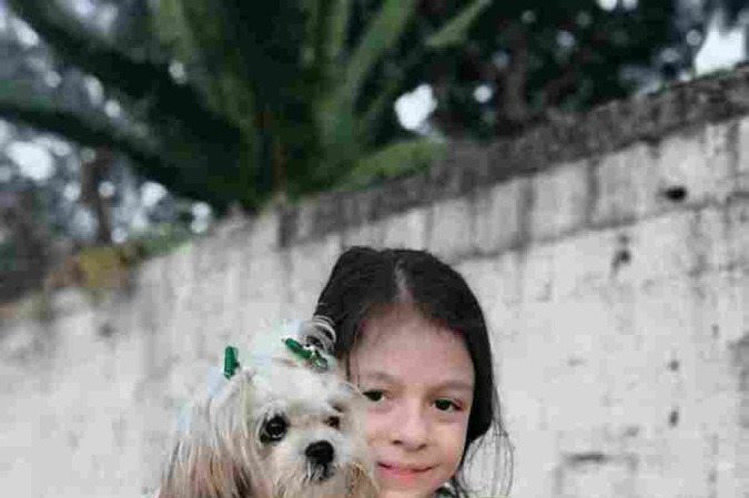 Nicole está acostumada com a casa cheia de pets desde muito nova