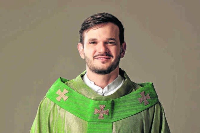 Padre Patrick faz sucesso no Instagram e, com o bom humor, conquistou 3,7 milhões de seguidores - (crédito: HERBETH FERREIRA) Padre Patrick faz sucesso no Instagram e, com o bom humor, conquistou 3,7 milhões de seguidores - (crédito: HERBETH FERREIRA)