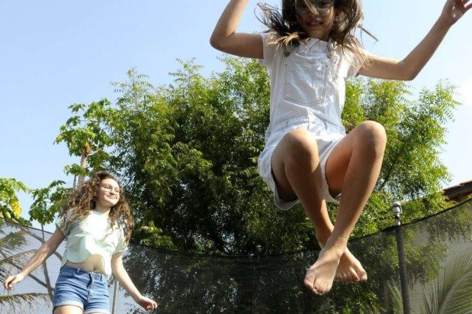 Ressocialização dos pequenos. Sarah e Sofia (mais nova), filhas de Rackel Beck, no Jardim Botânico.