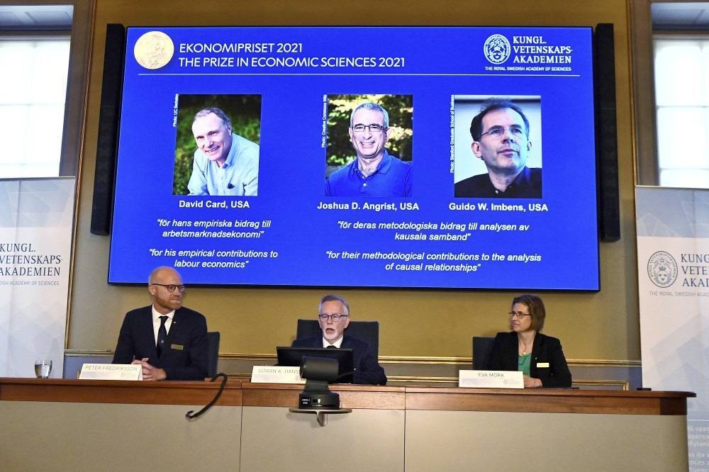 Trio de especialistas da economia experimental ganha prêmio Nobel