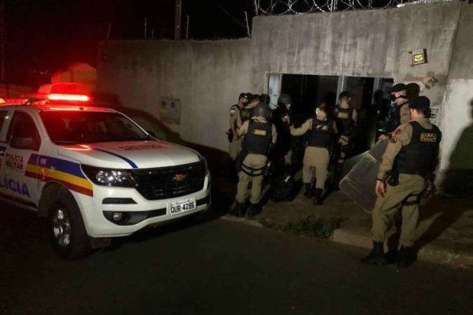 Um grande efetivo da Polícia Militar foi mobilizado para retirar as armadilhas
