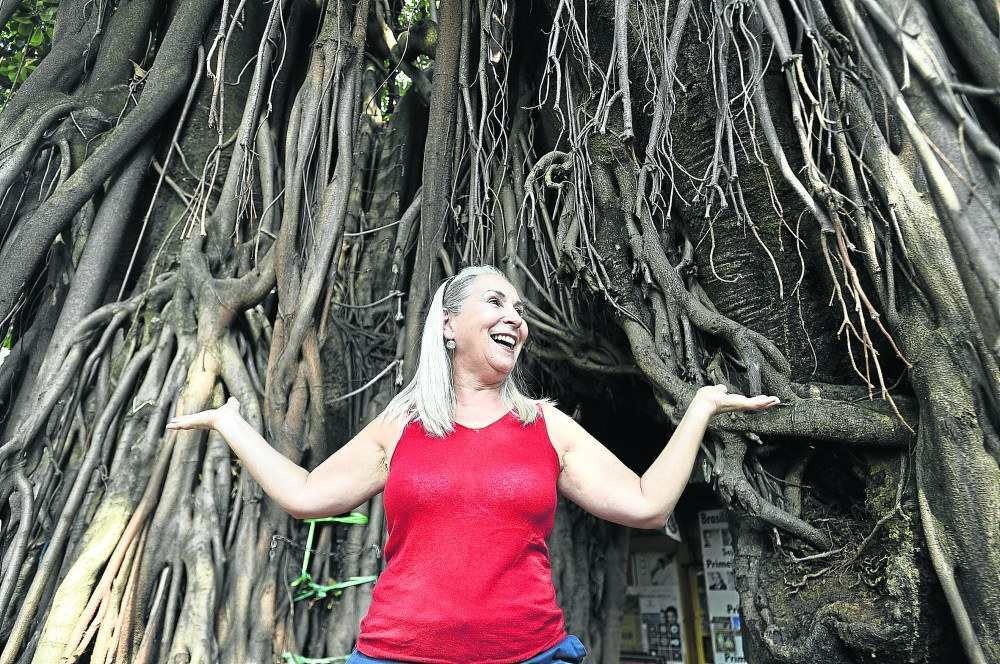 Livro da pesquisadora Cosette Castro fala de acolhida virtual para mulheres