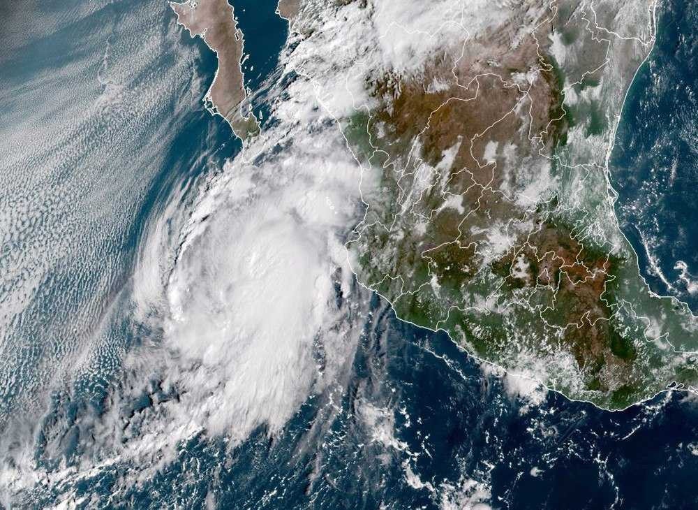 Furacão Pamela toca o solo na costa do Pacífico do México