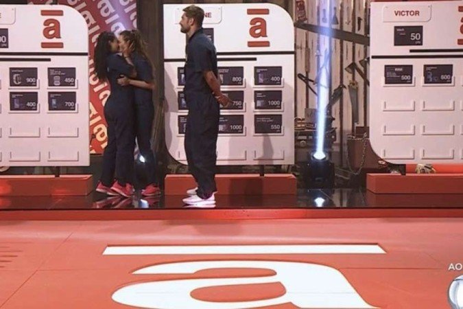 Nas redes, o beijo ganhou a aprovação dos internautas - (crédito: Reprodução/PlayPlus/Rede Record) Nas redes, o beijo ganhou a aprovação dos internautas - (crédito: Reprodução/PlayPlus/Rede Record)