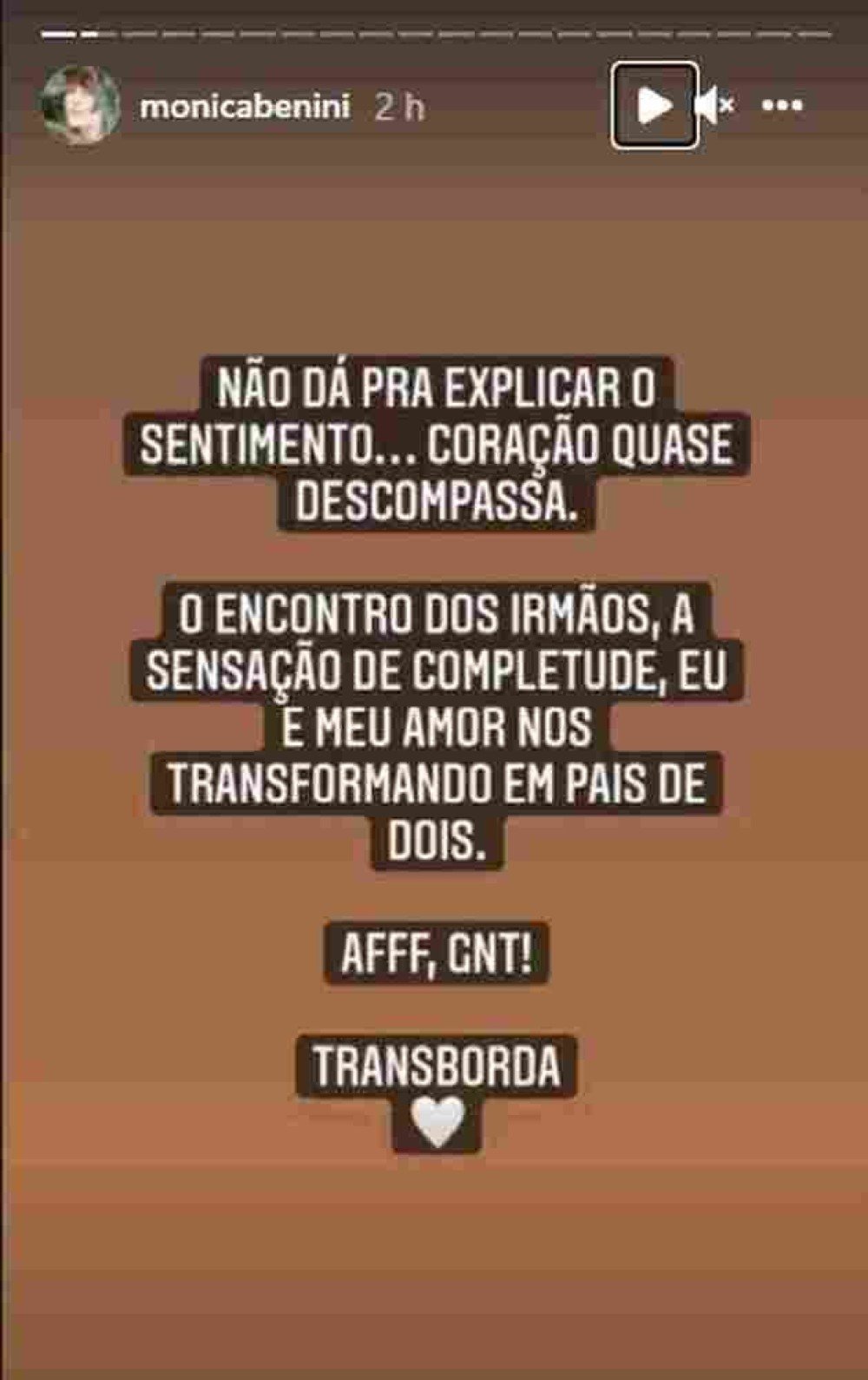 Monica Benini demonstra todo amor por sua filha, que nasceu no último domingo 