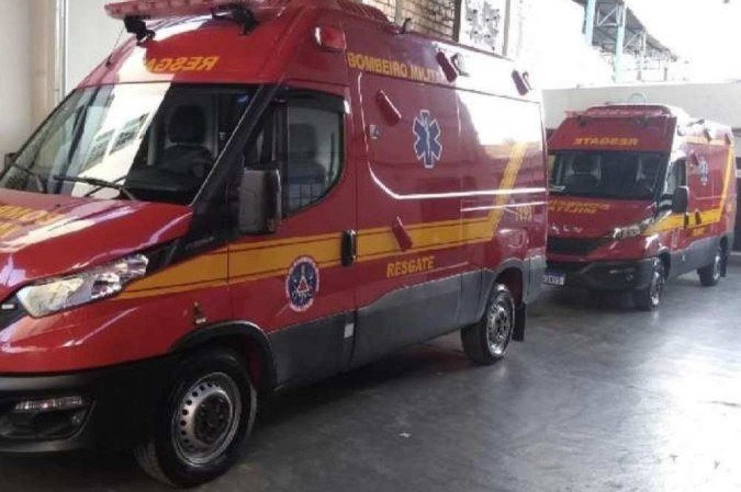 Cachorro foi avistado em buraco com aproximadamente 2 metros de profundidade  -  (crédito:  Reprodução/Instagram)